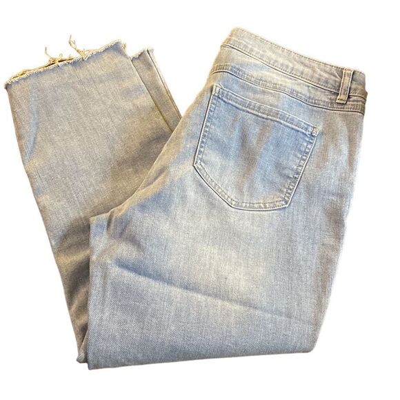 D.JEANS Crop Raw Hem Button Front Jeans - Picture 7 of 11